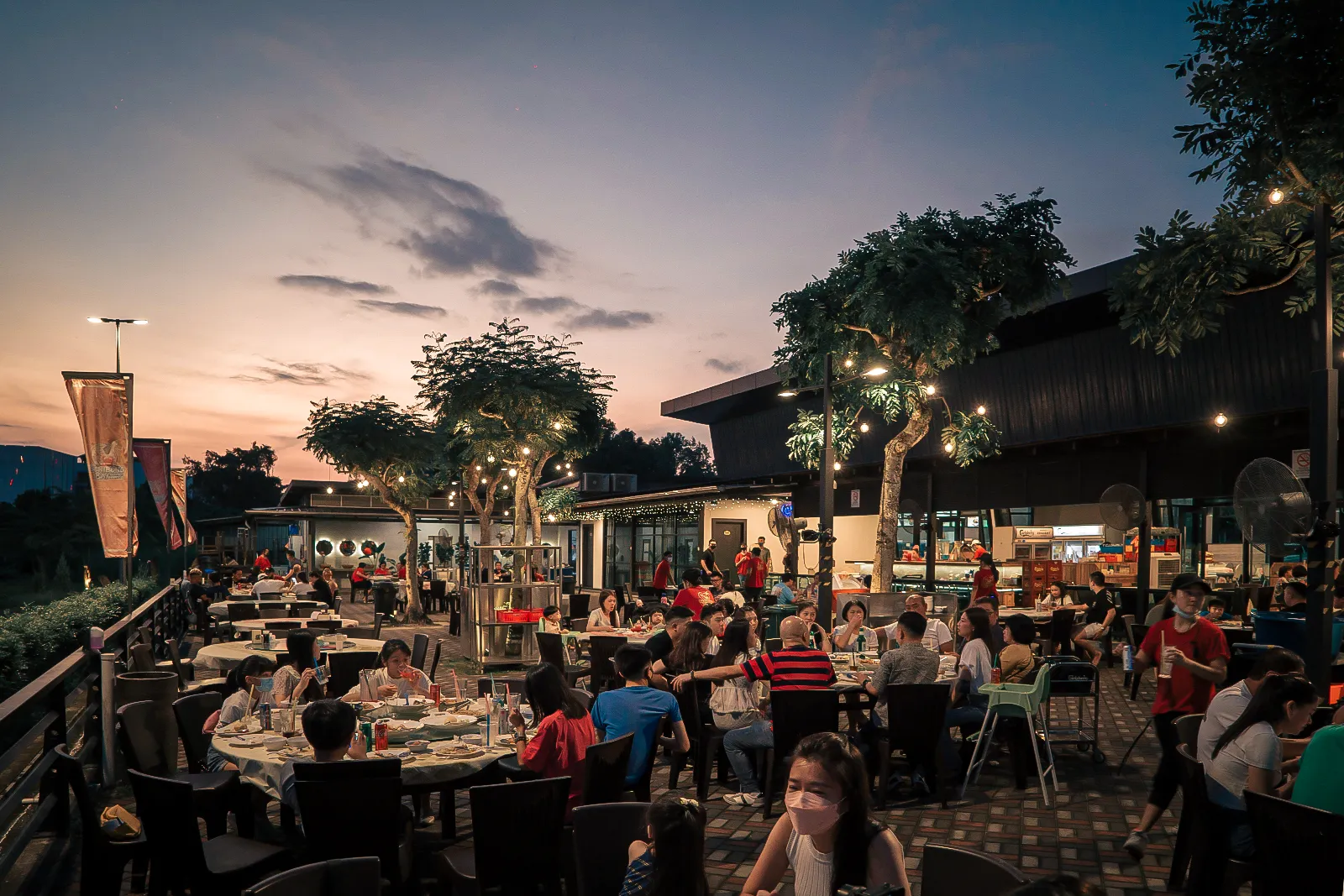 Crowd of people enjoying seafood dinner at Senibong Bay Seafood Restaurant