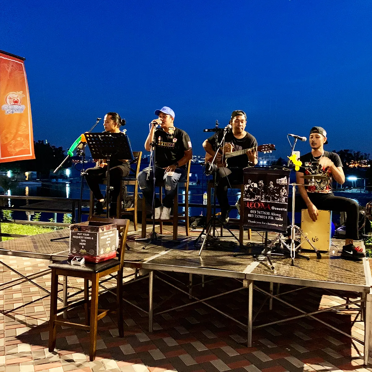 Night outdoor live band - Senibong Bay Seafood